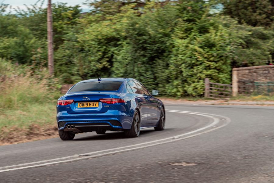  Jaguar XE D180 SE R-Dynamic AWD 2019 года  (UK) (фото 35 из 40)